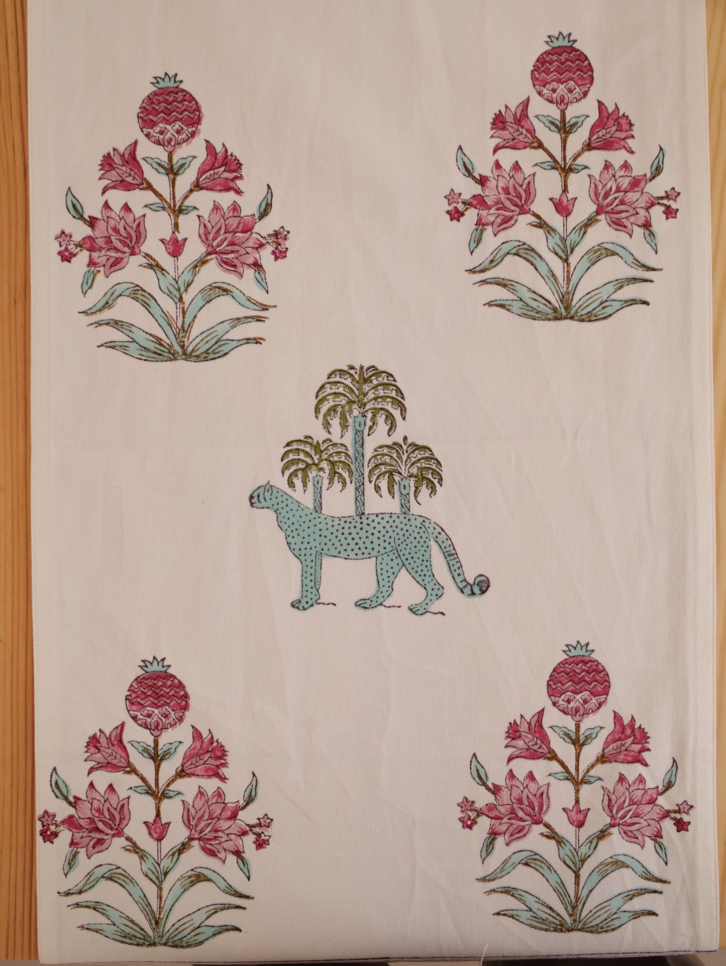 Bougainvillea Runner - 6 seater