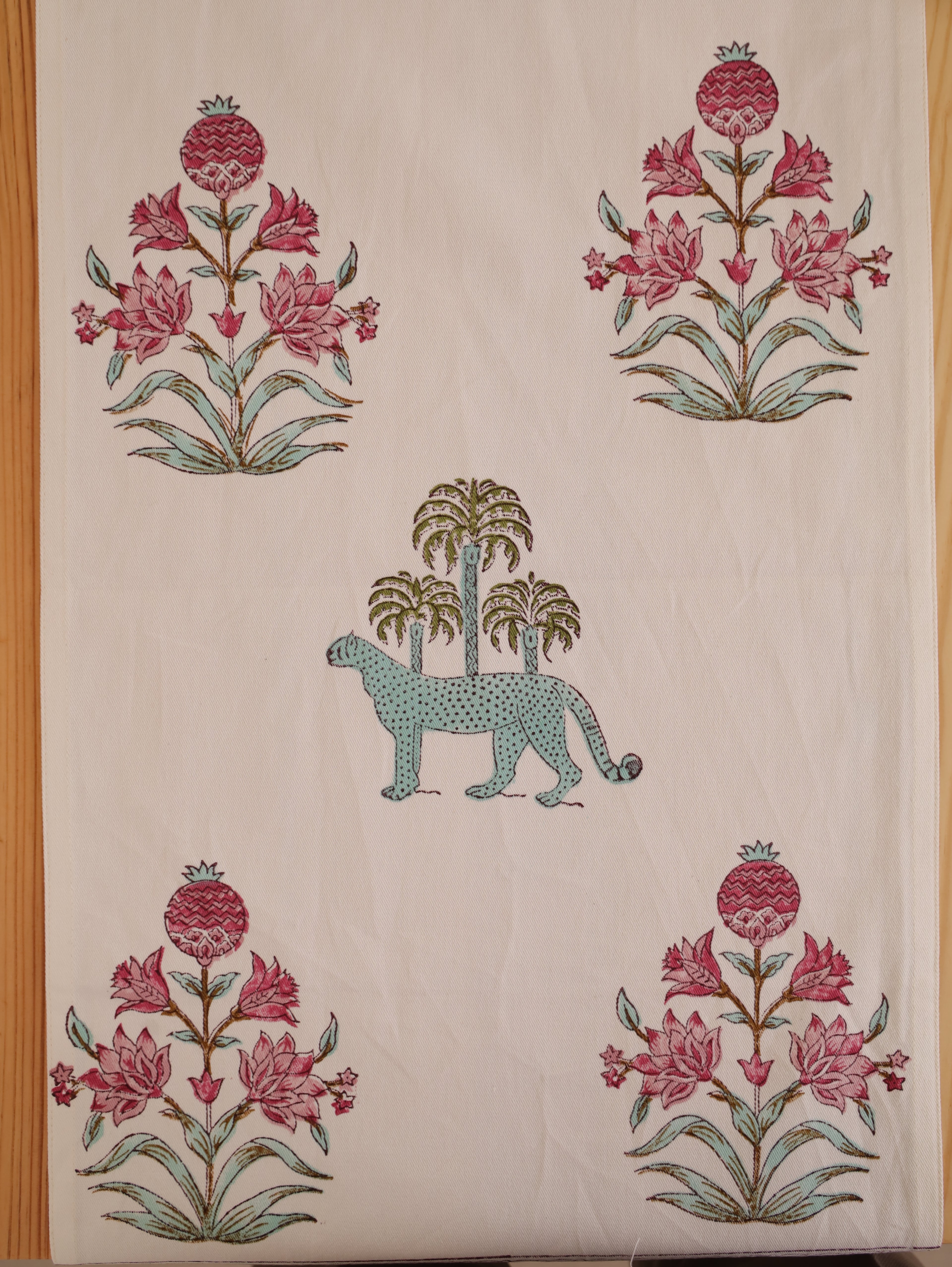 Bougainvillea Runner - 6 seater